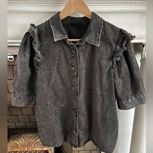 Ruffled sleeve chambray button up